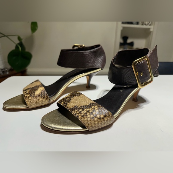 Bettye Muller Open Toe Sandals Size 37, Snake Pattern, Brown and Gold Buckle - Picture 3 of 12